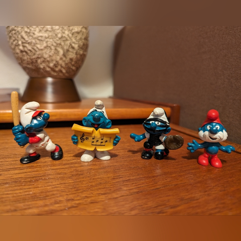 Lot of 5 Smurf figurines